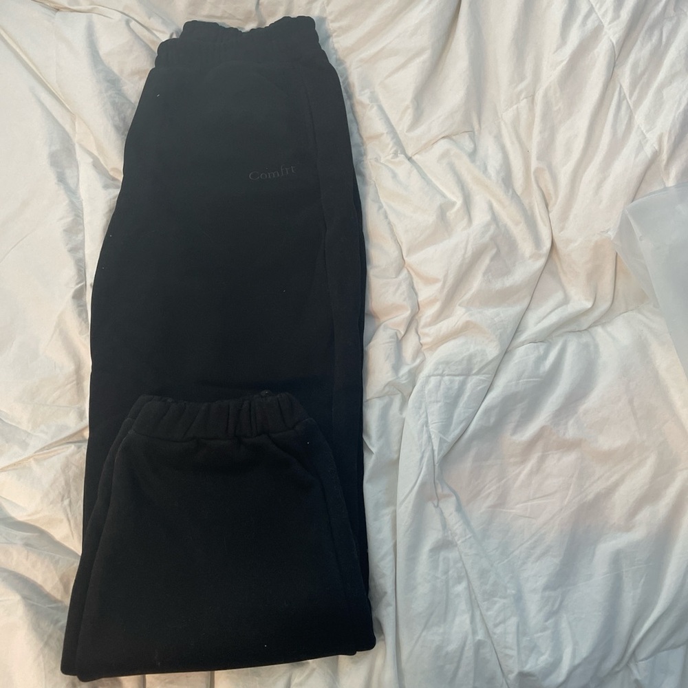 Comfrt Black Sweatpants
